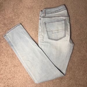 Light Wash American Eagle Jeans